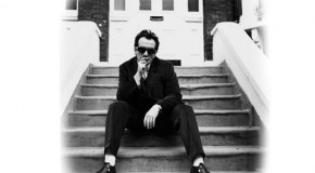 Elvis Costello mit seiner Band The Imposters im Juli auf Tour